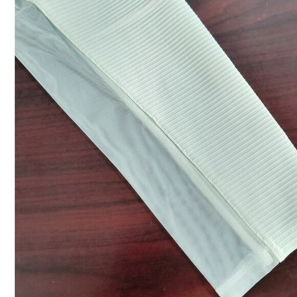 Chico's Activewear Top Qtr Zip Pullover Wmn's Sz M White Mesh Inset Long Sleeve - Picture 7 of 16